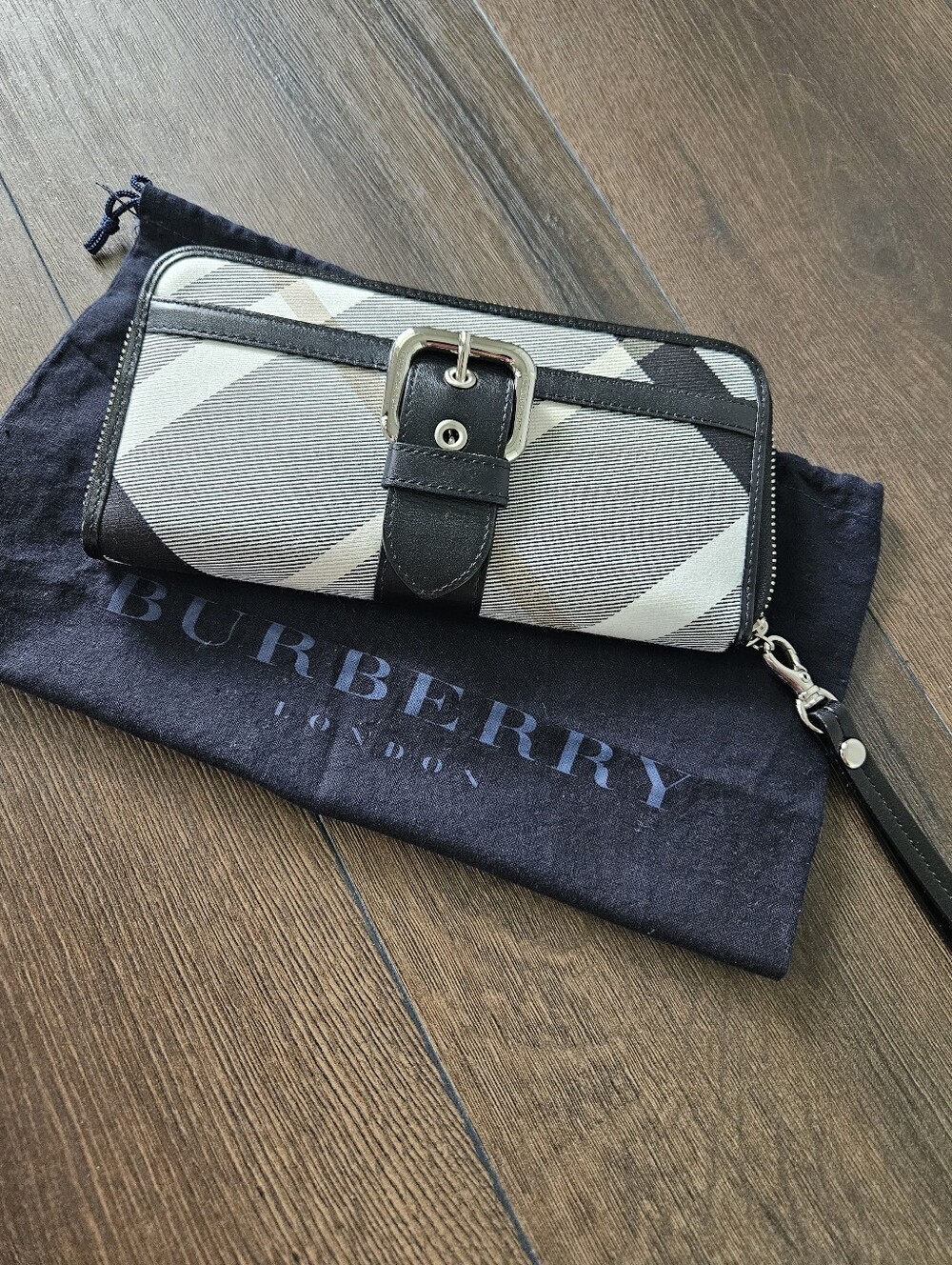 Burberry Blue Label Nova Check Zip Around Wallet Blk White Beige Japan Exclusive